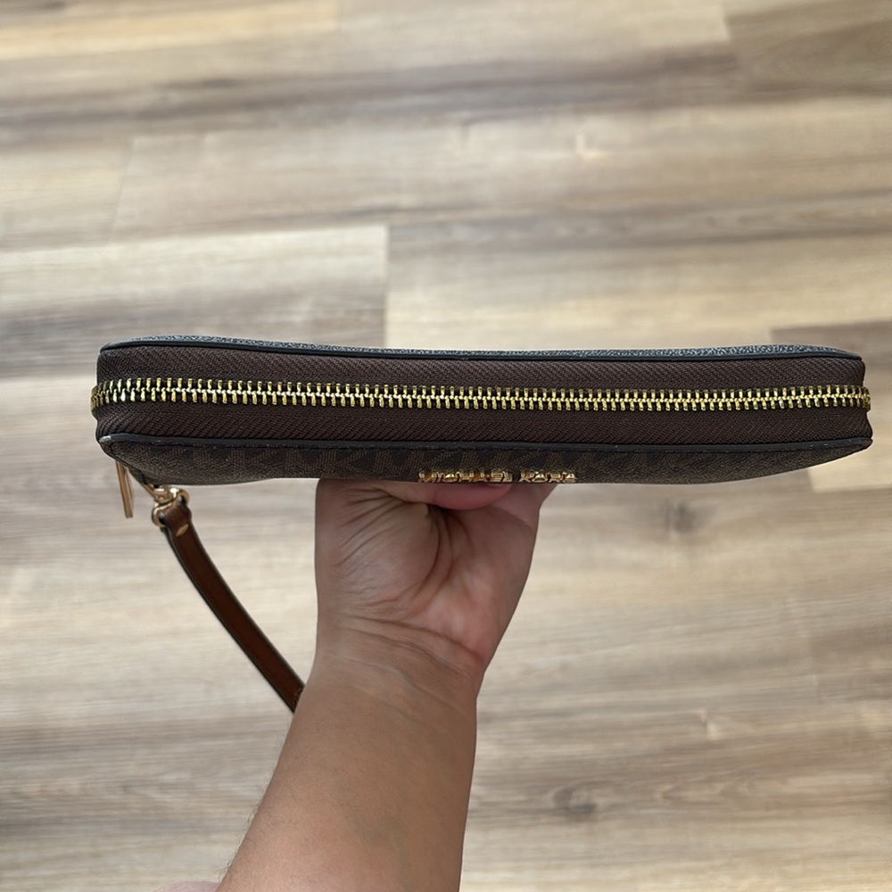 Michael Kors Signature Zip-Around Wallet - Picture 9 of 11